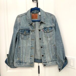 EUC Levi's Light Blue Denim Jacket from Aritzia Size Small